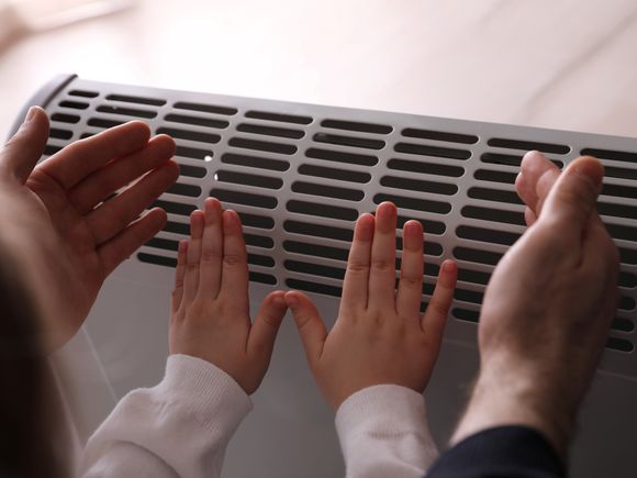 ¿Qué conviene para calentar tu casa en plena ola polar? Comparativa de aire, caloventor, estufa y convector