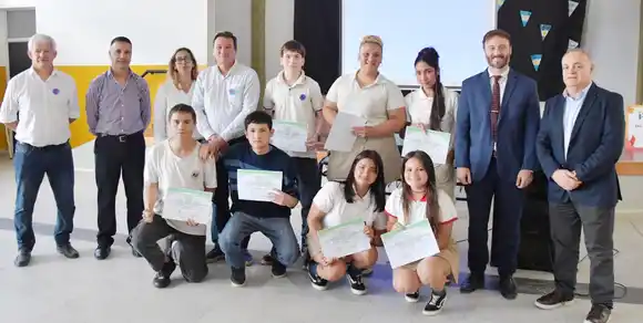 El Intendente felicitó a los alumnos que desarrollaron una aplicación para detectar áreas de riesgo de Dengue