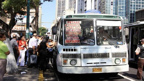 ¡NO MEJORA EL ENFERMO! Ahora aumenta el pasaje del transporte público