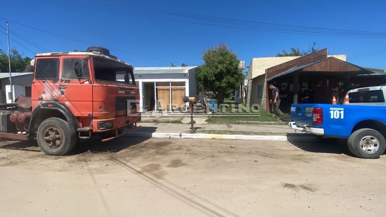 Un hombre sacó un arma y le disparó a su hermano por la casa de sus padres