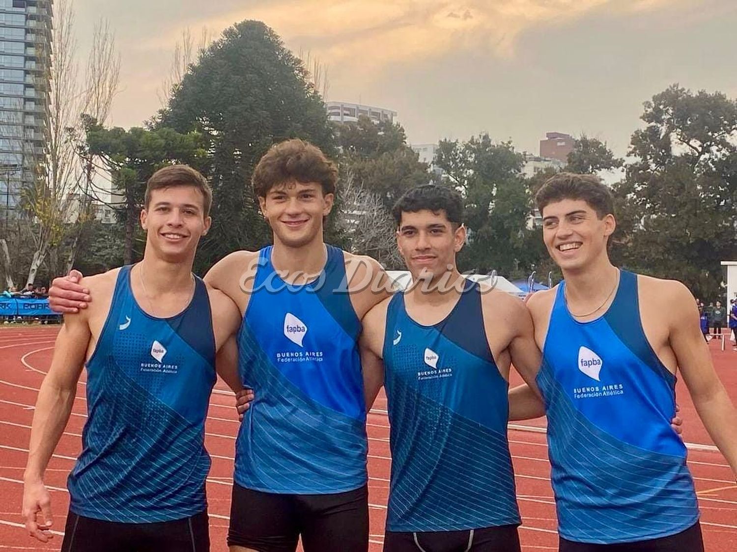El equipo de postas que integró el atleta necochense