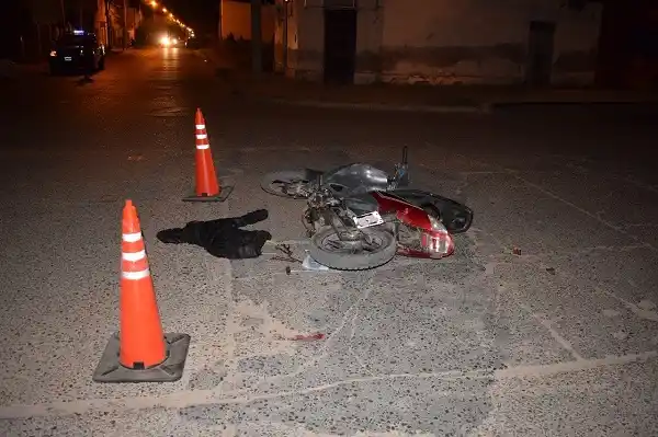 Iban al sanatorio y chocaron en la esquina de la comisaría