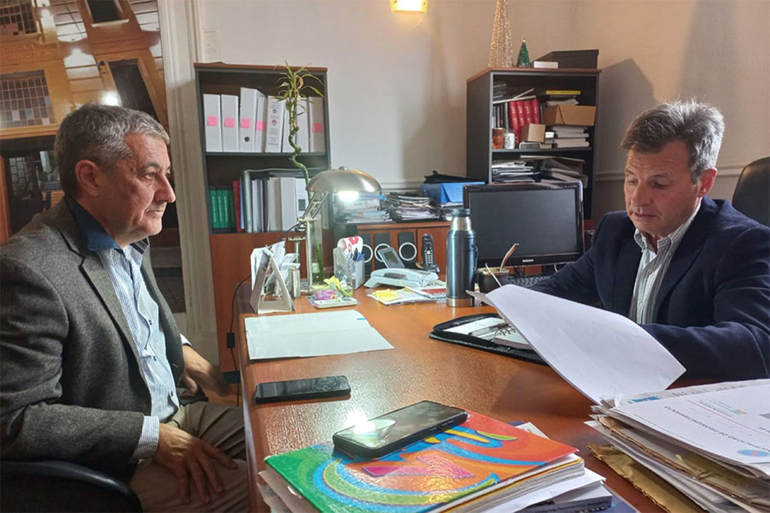 El ministro de Planeamiento, Marcelo Richard, se reunió con el intendente de Urdinarrain, Sergio Martínez, para avanzar en el proyecto de torre y tanque de agua que mejorará el servicio de agua potable en esa localidad.