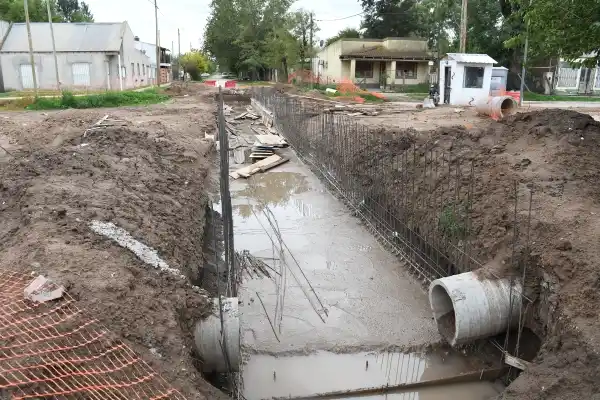 Etapa final de la obra del nuevo desagüe en calle Colombia y Obligado