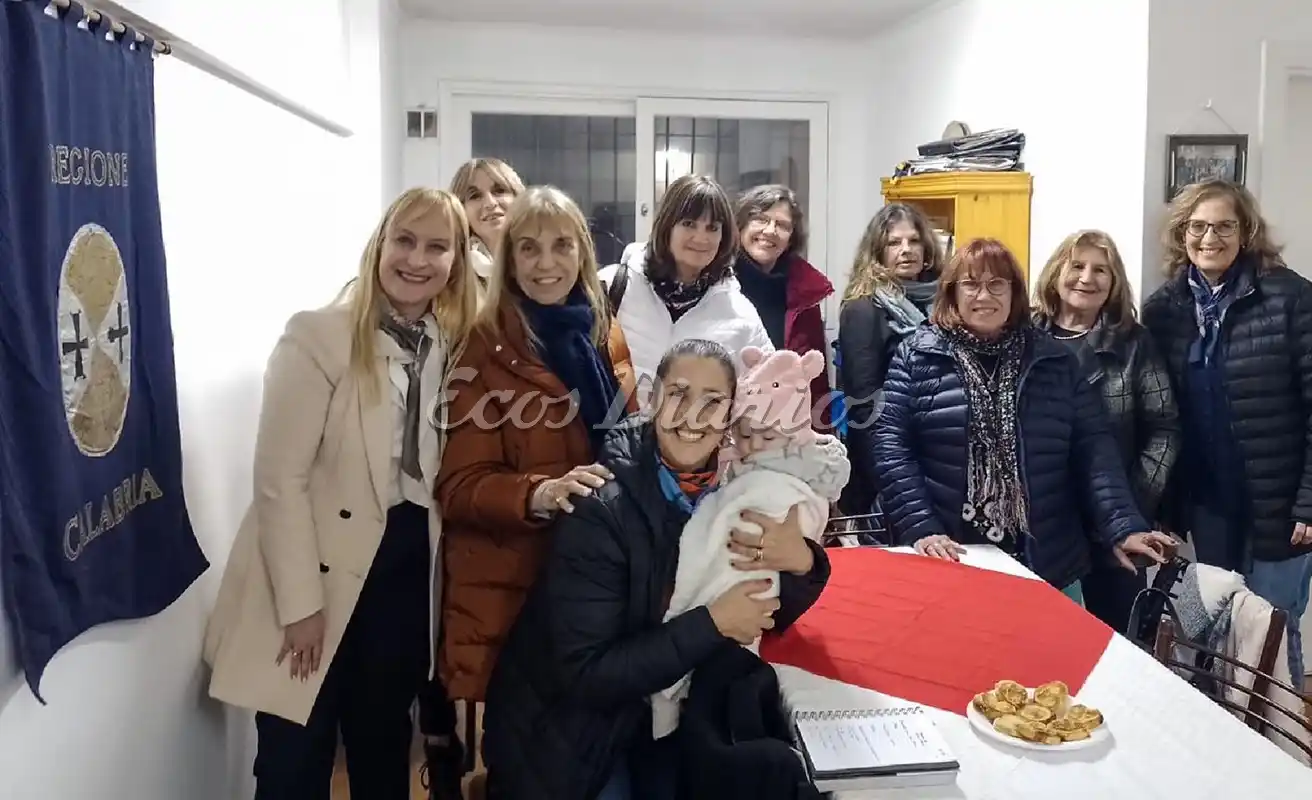 Equipo. La Vice Cónsul y los representantes de las regiones italianas