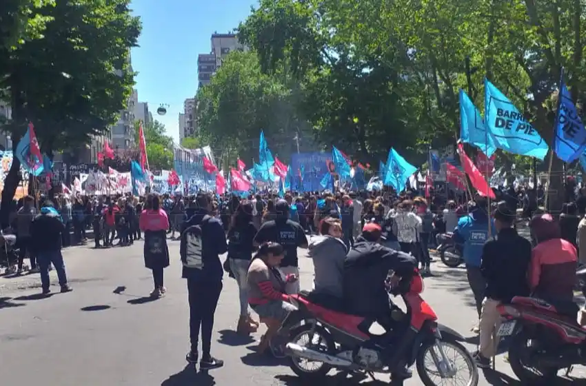 Multitudinaria movilización de organizaciones sociales en el centro