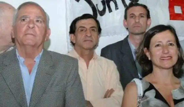 Revocan expulsiones de dirigentes socialistas