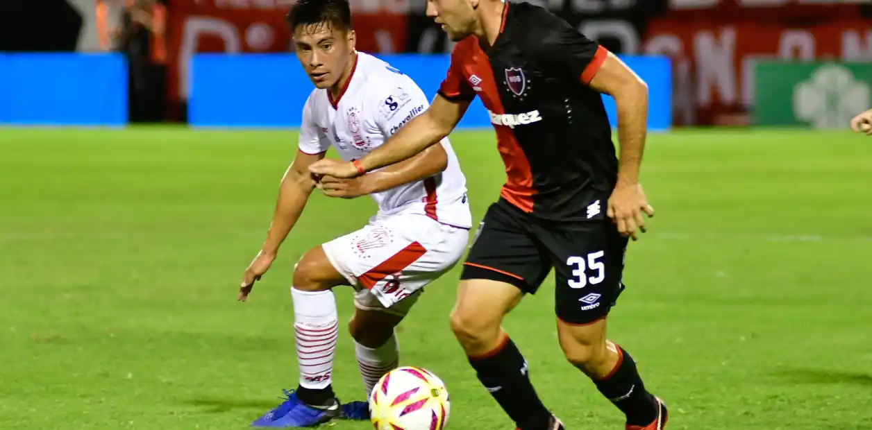 Newell’s se hizo fuerte de local ante Huracán