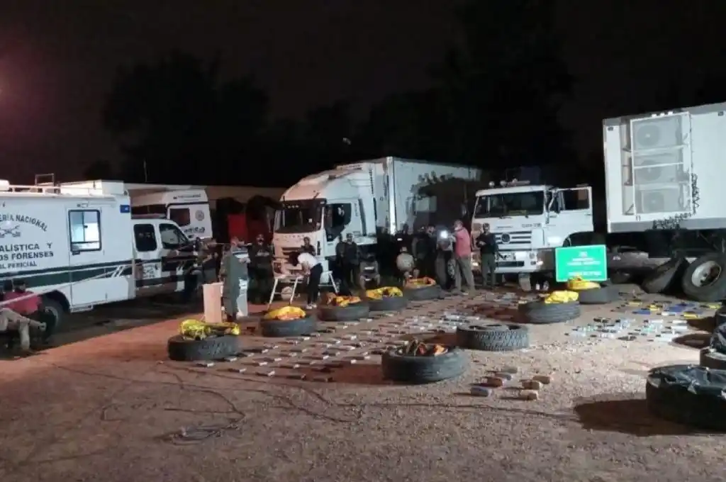 Quisieron pasar el control de Gendarmería con cocaína en los neumáticos