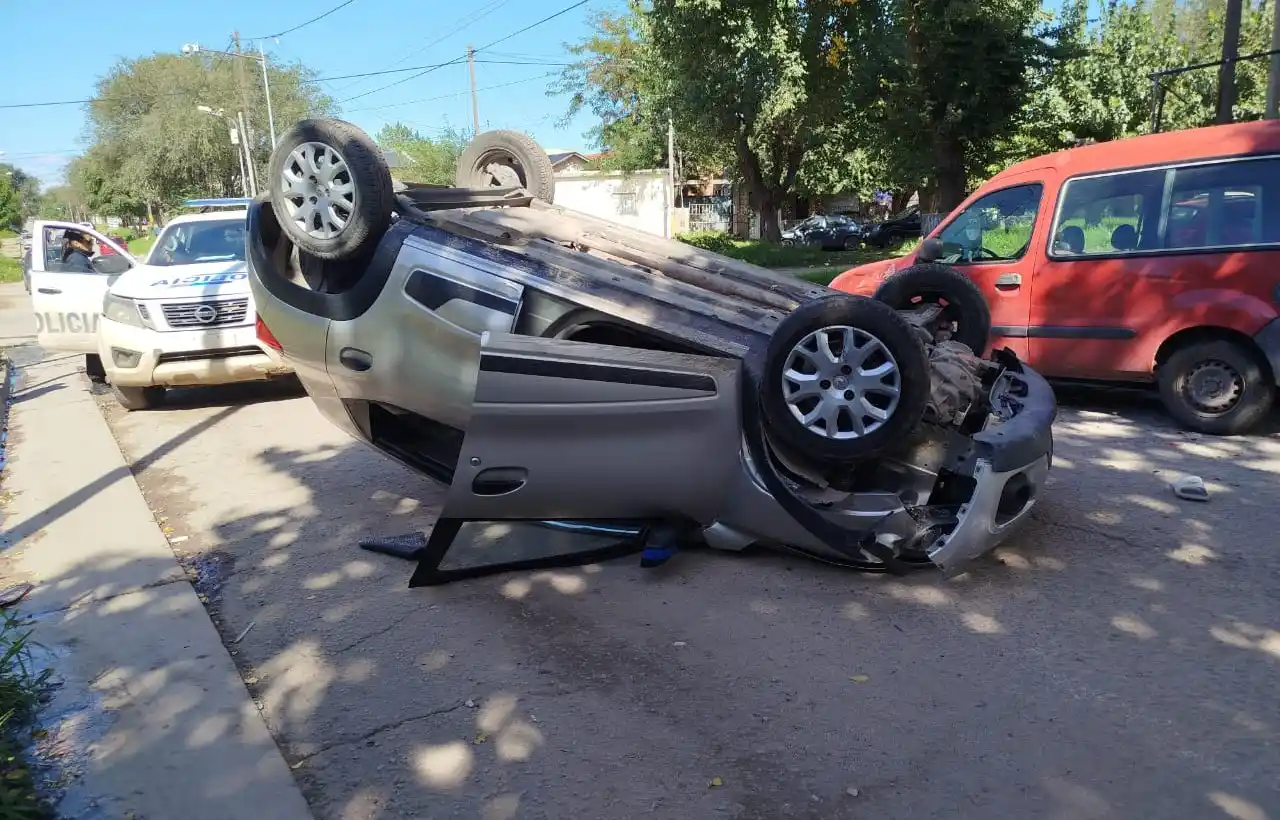 El hecho ocurrió cuando el sospechoso iba junto a otro hombre en una camioneta gris que tenía pedido de secuestro por robo.
