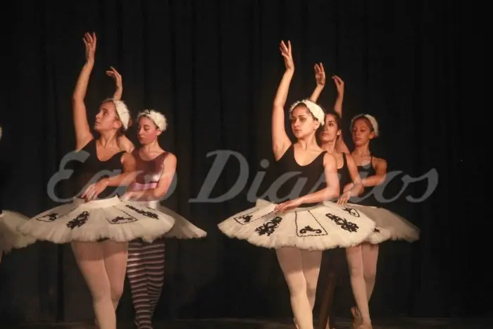 Suite Lago de los Cisnes en la Gala de fin de año de la Escuela Municipal de Danzas