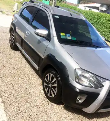 No aparece el auto que le robaron a una familia