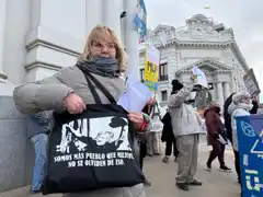 Ni el frío los frena: historias de jubilados de Tandil que marcharon por “una sociedad feliz e inclusiva”
