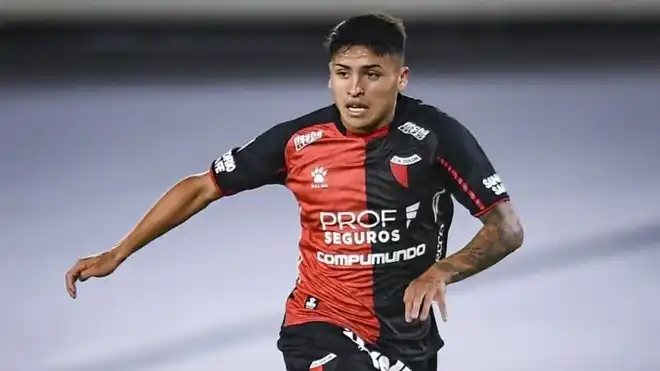 Farías y sus nulas chances de jugar en Boca: "Quiero quedarme en Colón"