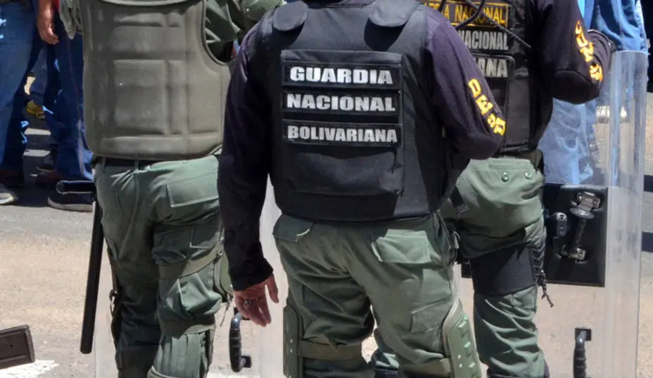 LOS AGARRARON CON LOS DÓLARES EN LAS MANOS: detienen a tres militares de la GNB por extorsión en El Hatillo