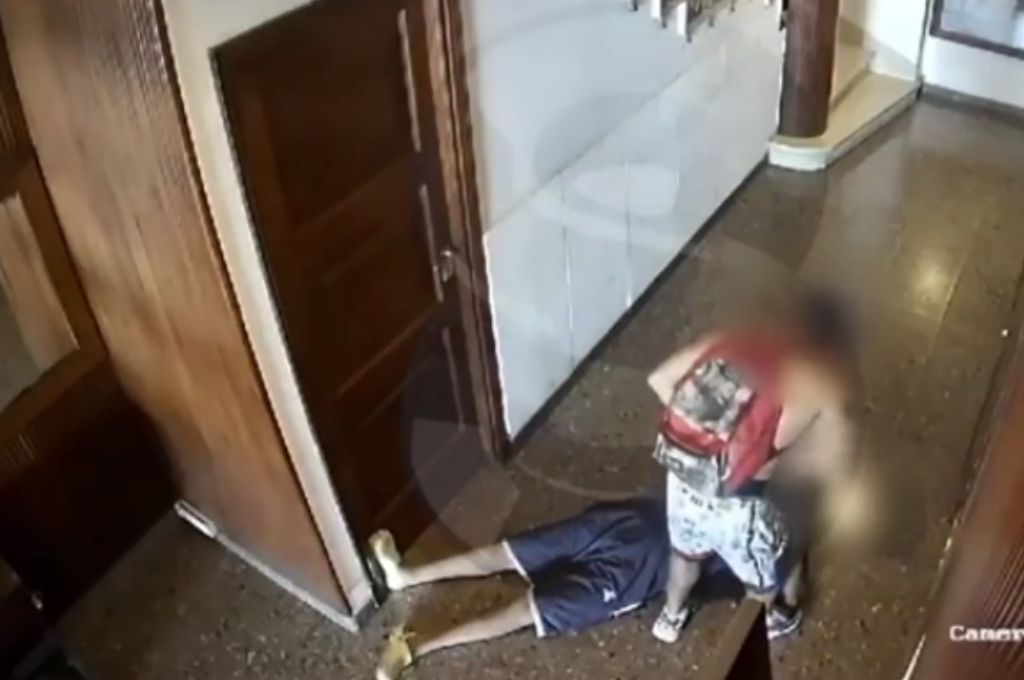 El hecho, captado por una cámara de seguridad.