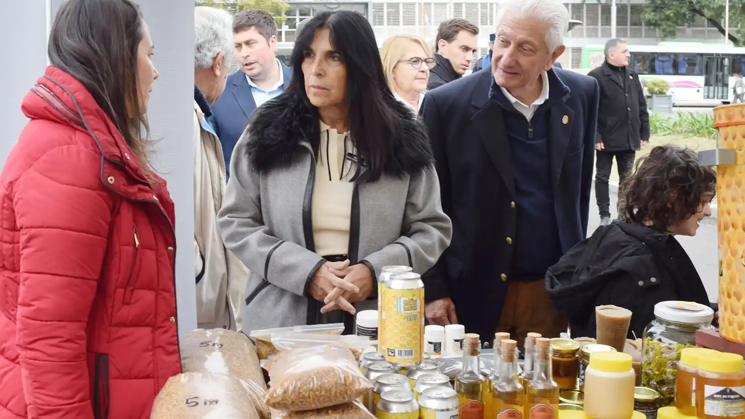 En Paraná: la Semana de la Miel en Entre Ríos arrancó en Plaza Mansilla