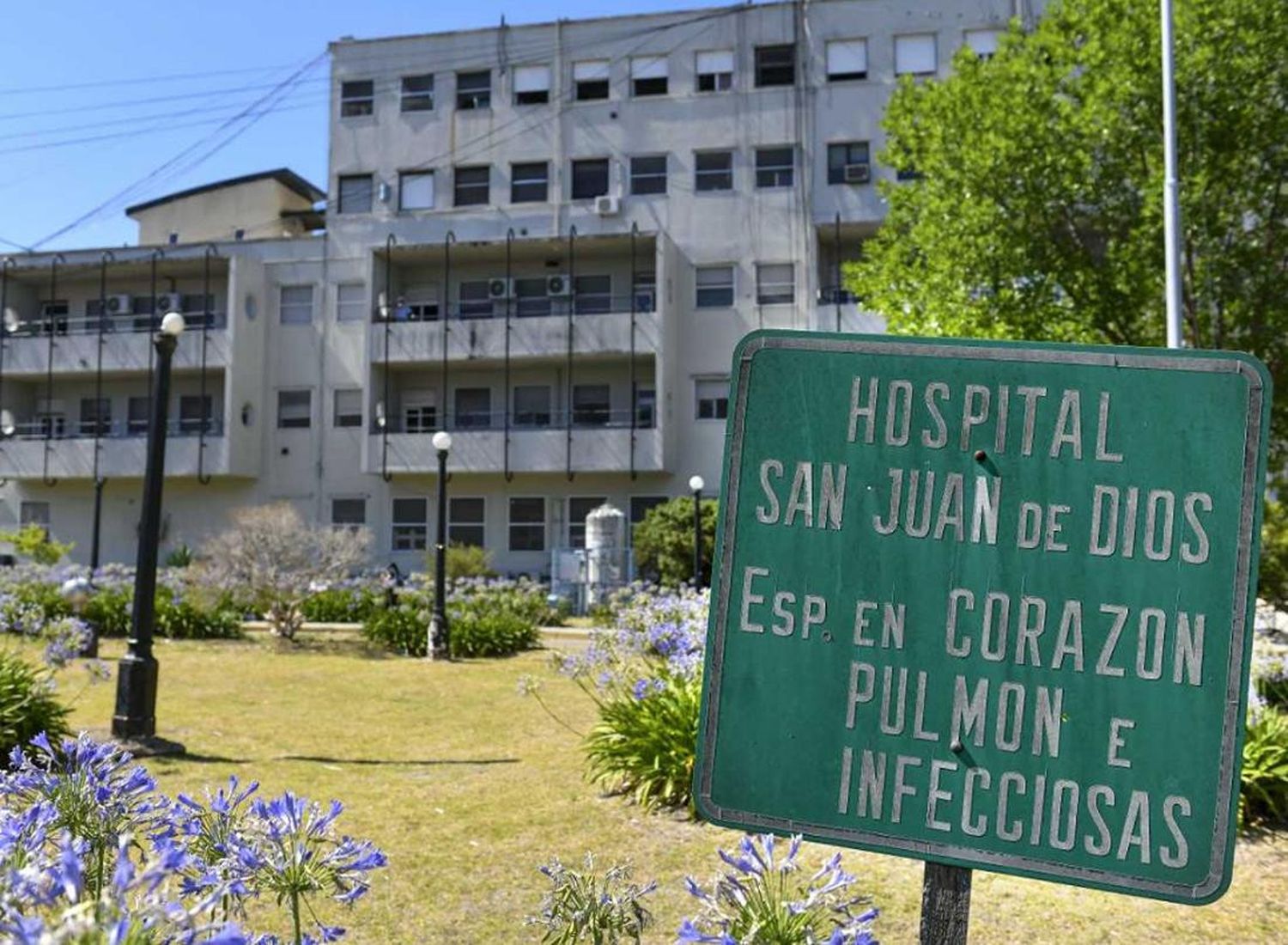 Policía bonaerense recibió un disparo en la cabeza en La Plata