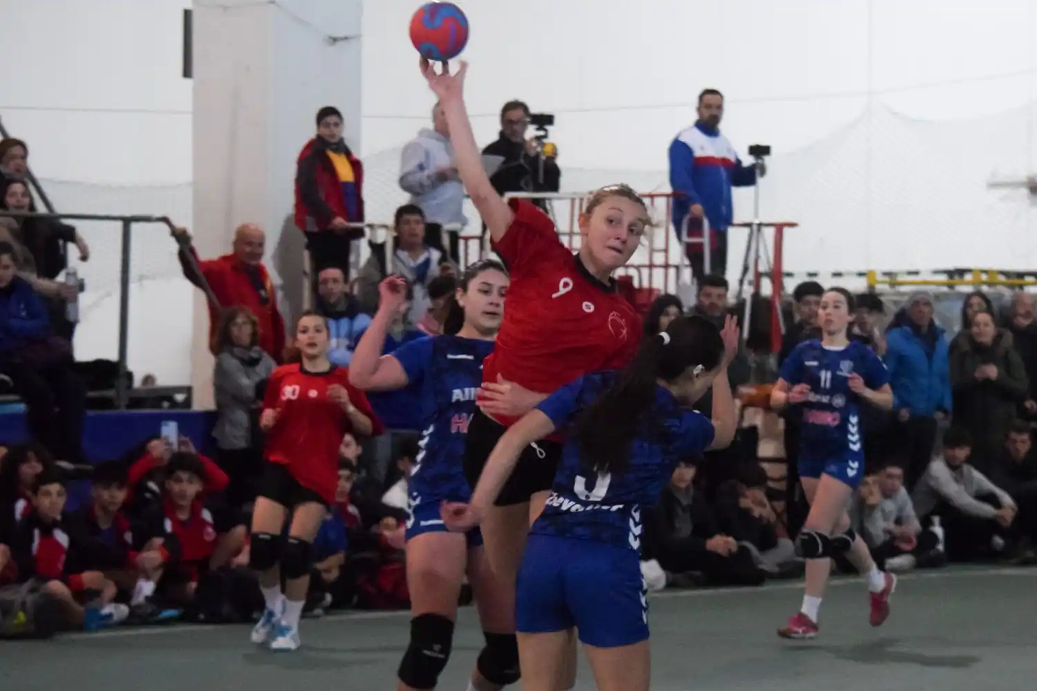 FOTO CAH Atlántica no pudo con Femebal en el debut.