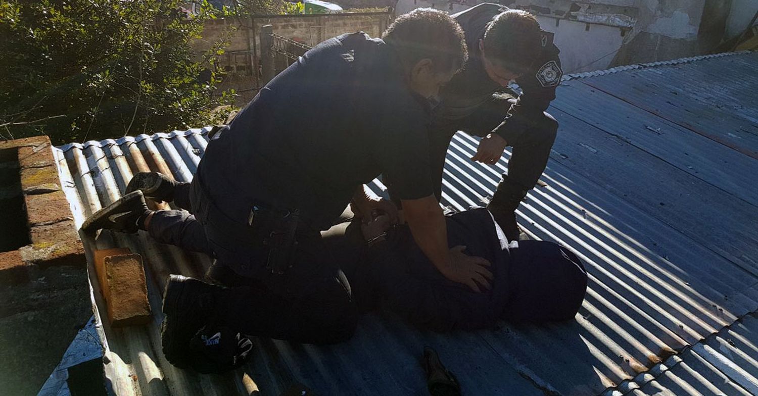 Detuvieron a dos hombres por robarle a una pareja