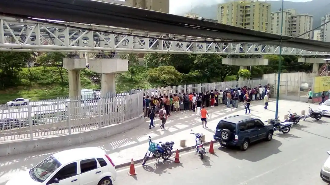 Murió arrollado niño que intentó recoger un papagayo caído en la autopista Francisco Fajardo