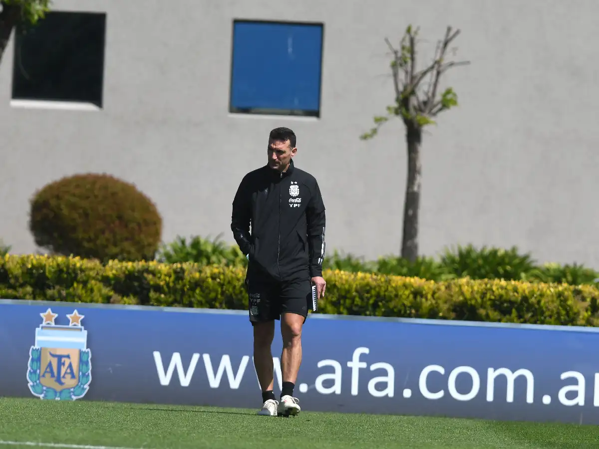 "Estamos contentos con el presente de Álvarez", destacó Scaloni