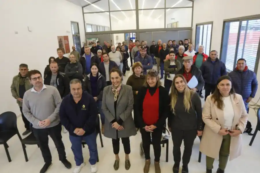 La provincia presentó el Programa "Clubes + Iluminados"