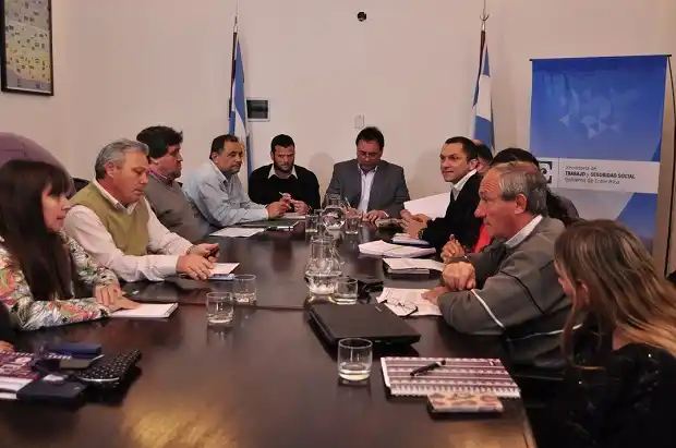 El Gobierno provincial convocó a paritarias sectoriales 