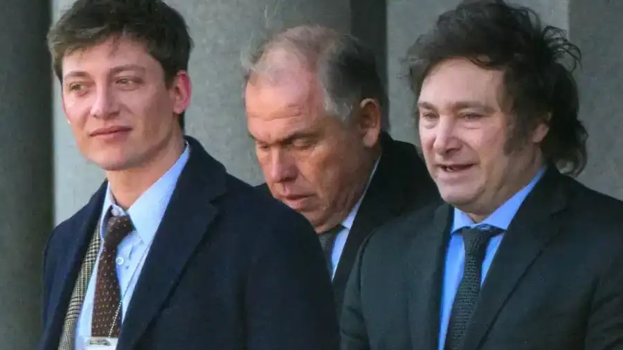 Santiago Caputo y Javier Milei.
