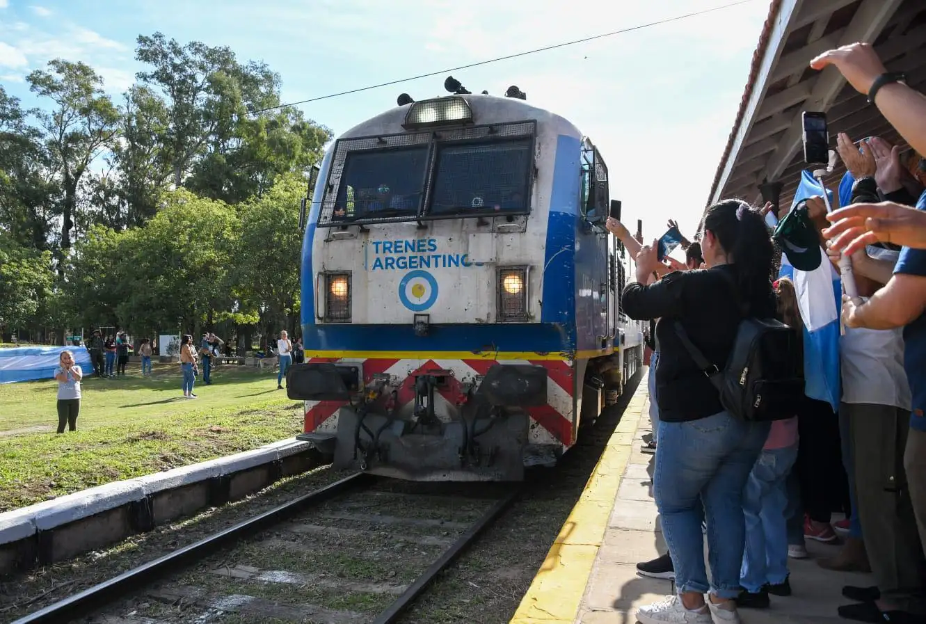 Los trenes de pasajeros son operados por Trenes Argentinos. – Trenes Argentinos –