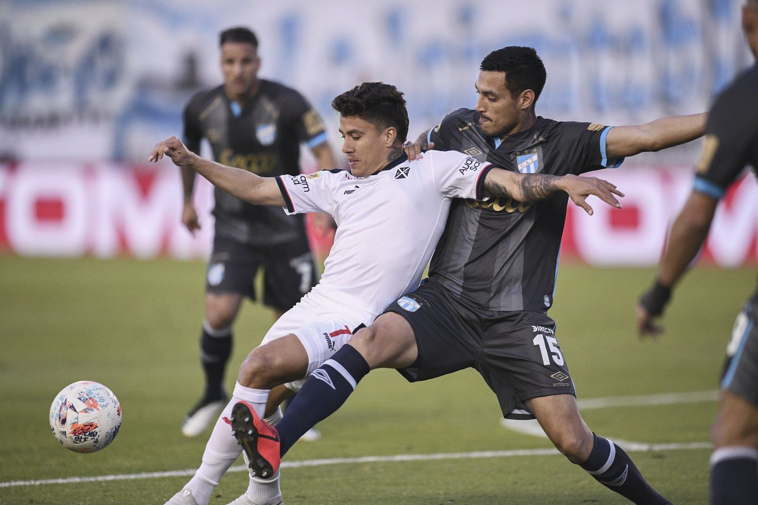 En Tucumán, Atlético dejó sin invicto a Independiente
