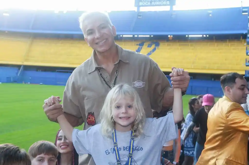 Flavio Mendoza junto a su hijo