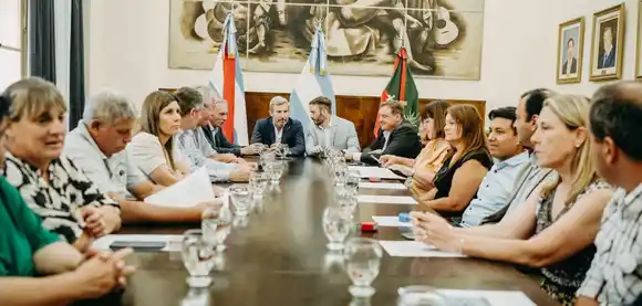 Frigerio firmó convenios para la continuidad del plan de recuperación vial entrerriano