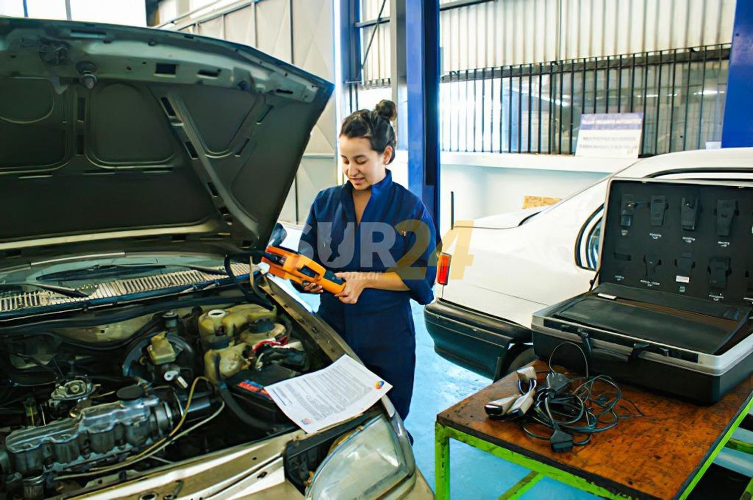 El senador Enrico y la Cámara de Talleres organizan cursos gratuitos de electricidad del automóvil