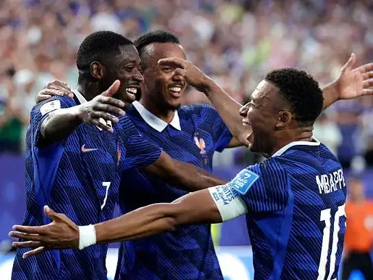 Mbappé volvió a marcar un doblete para Francia.