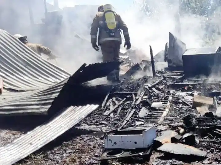 Un incendio destruyó vivienda y dejó a una menor gravemente herida