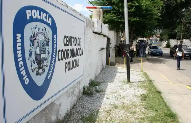 “La golpeó con un palo, la arrodilló y disparó”, la confesión de la niña del policía de Naguanagua que mató a su mamá