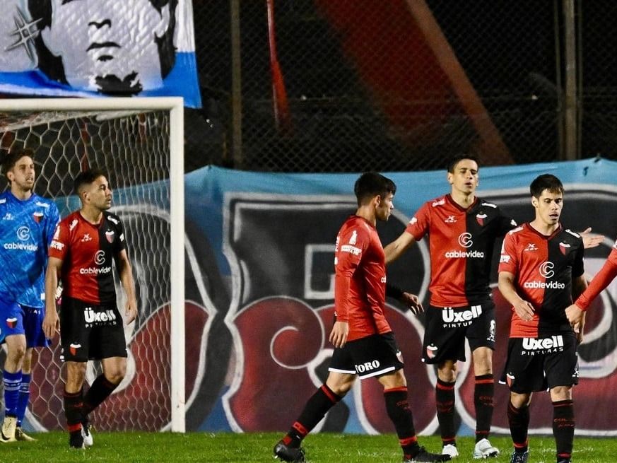 El Sabalero perdió 1 a 0 en el Bajo y ya no llega al Reducido.Foto:JM Foglia