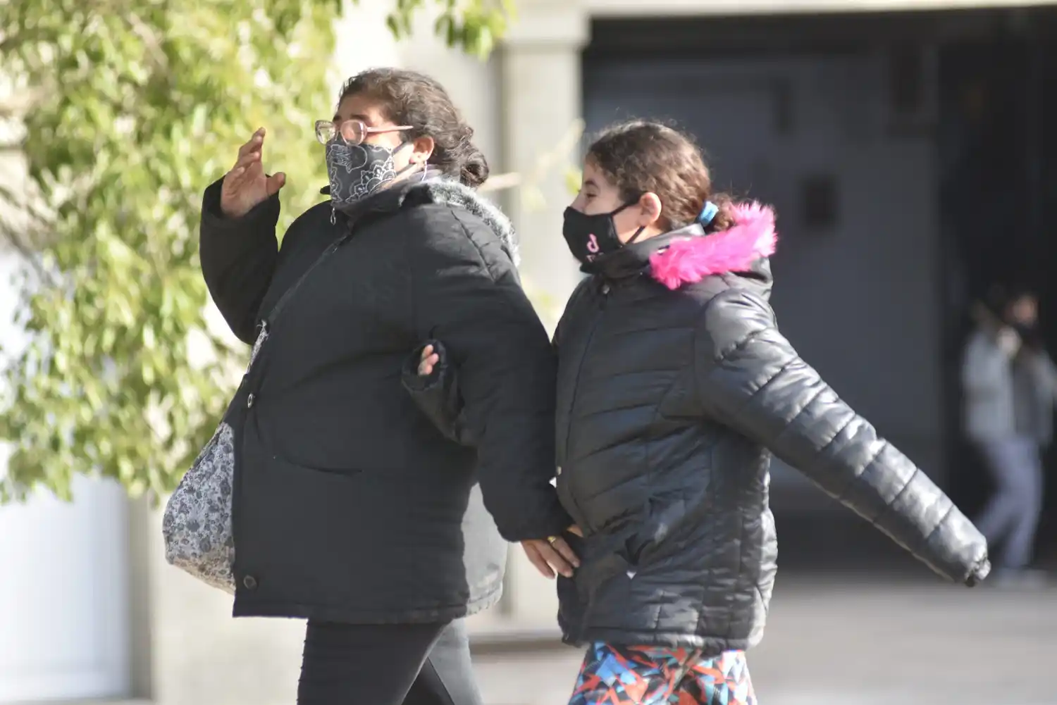 Jueves fresco pero con sol en la ciudad de Santa Fe