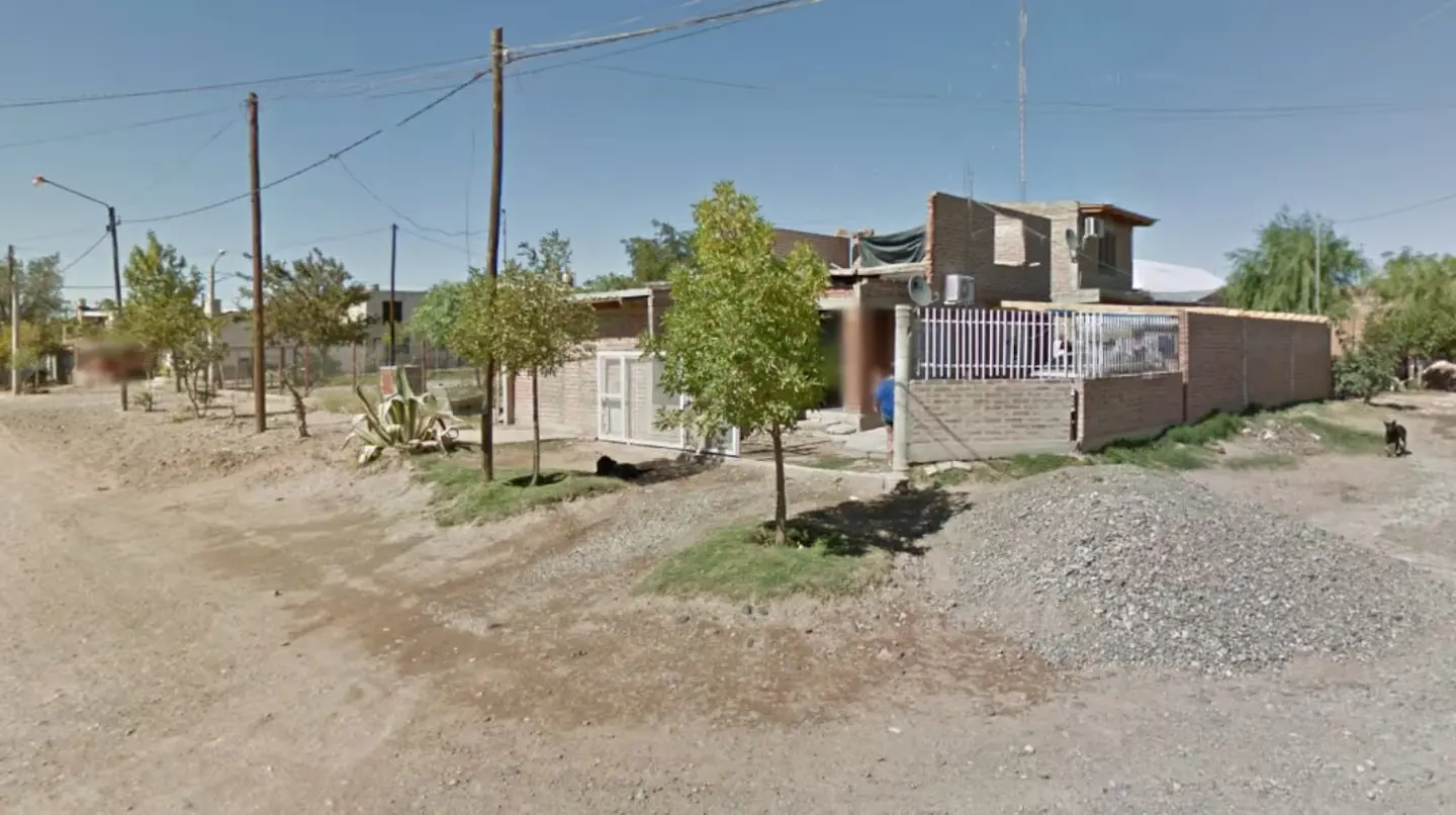 El ataque ocurrió en una casa ubicada en el cruce de las calles Puerto Madryn y Mari Menuco, en la localidad de Centenario, Neuquén.