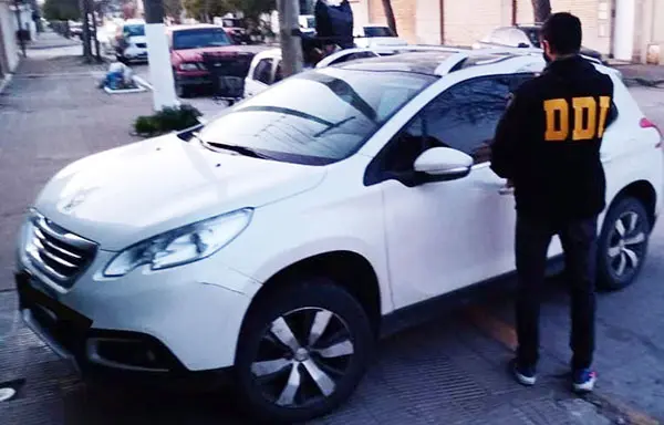 Secuestran un auto de alta gama