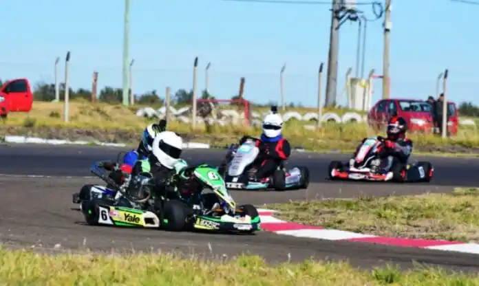 Tras la presentación del karting en "La Histórica" no preparamos para la fiesta motor del 10 de Julio en el Jorge Frare de Gualeguay.