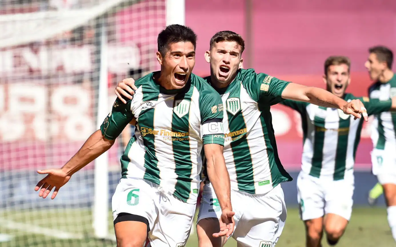 Lollo le dio el triunfo a Banfield con un cabezazo.