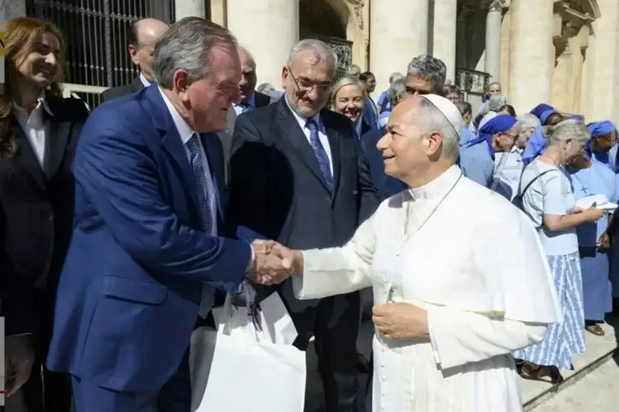 papa León XIV recibió a senadores de la Provincia de Santa Fe - 1