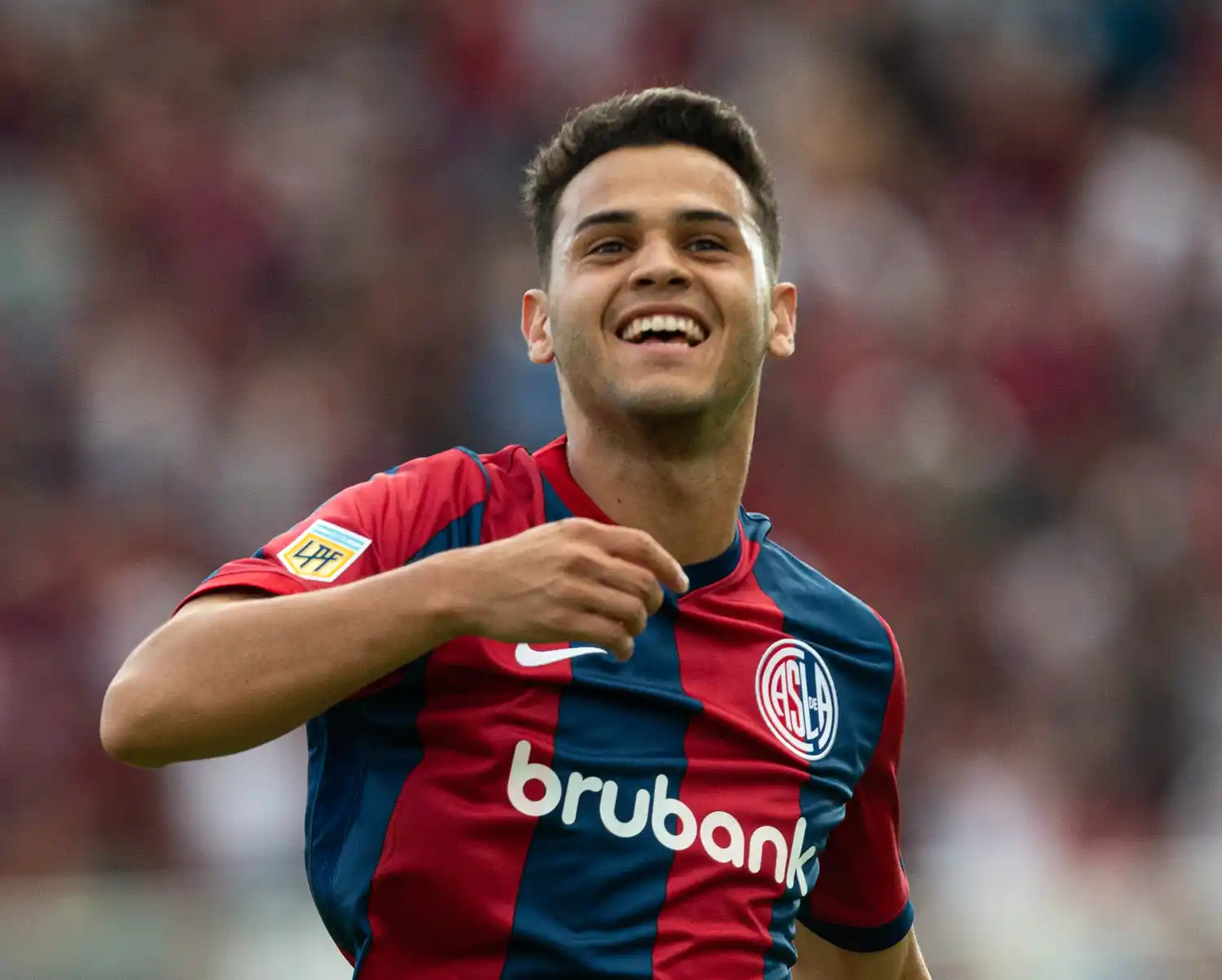 San Lorenzo encontró aire con un triunfo ante Sarmiento