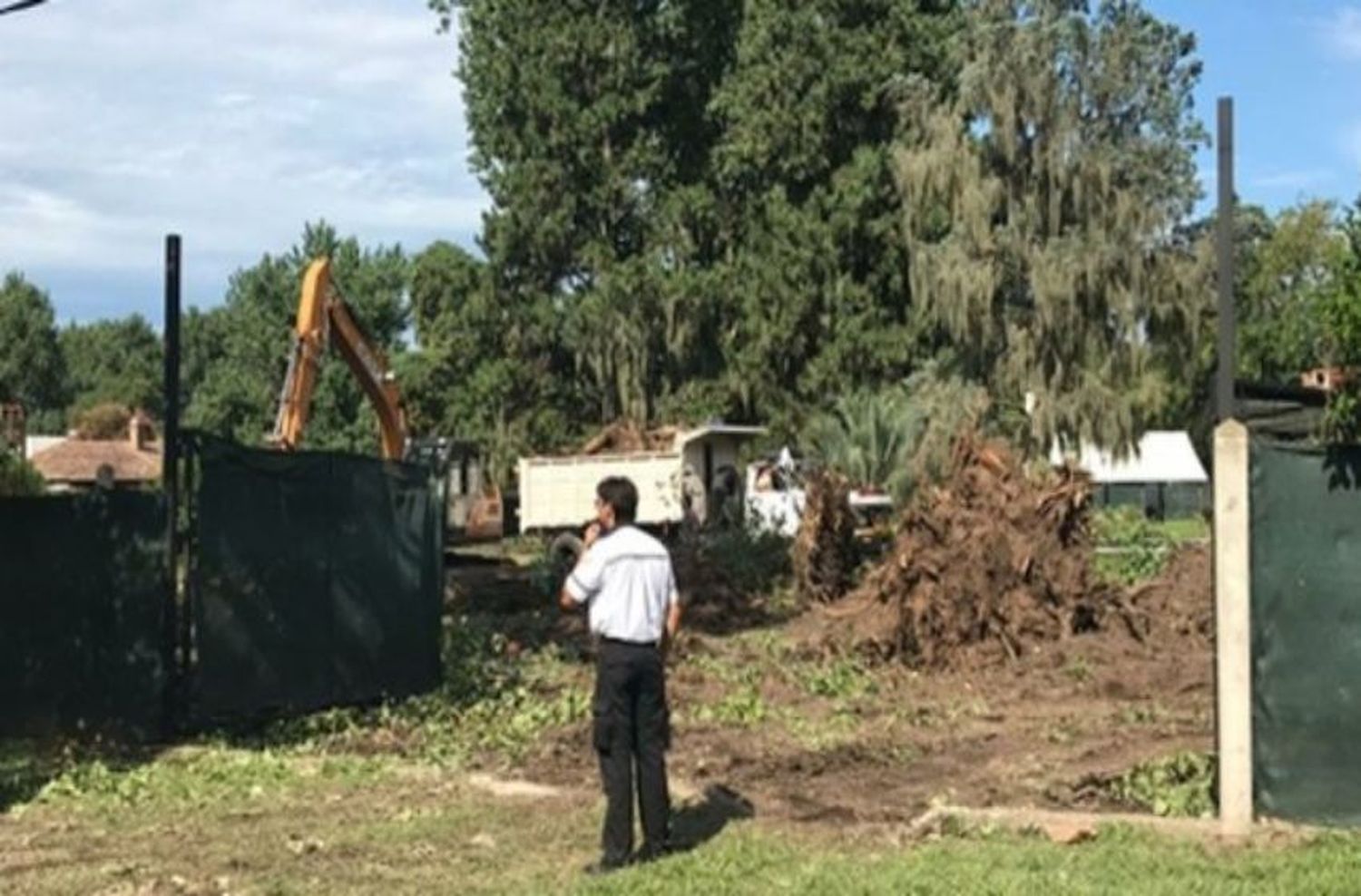 Otro vecino de Fisherton manifestó su descontento por la construcción de un complejo habitacional