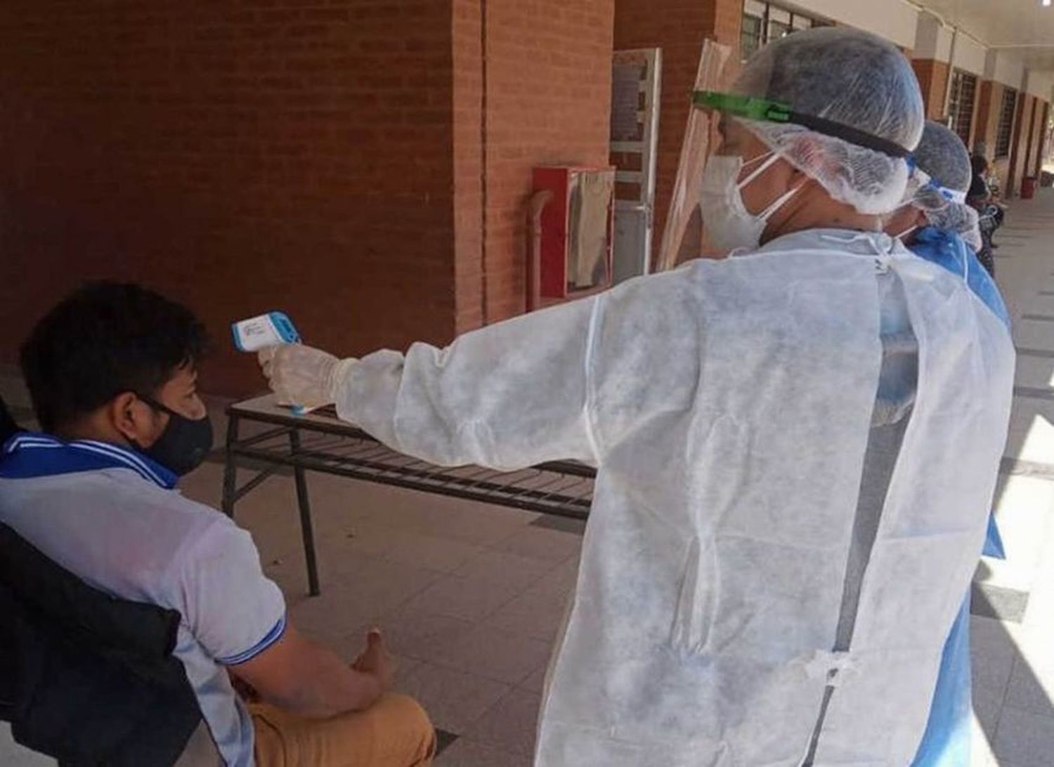 Monitoreo diario a pacientes alojados en los Centros de Atención Sanitaria