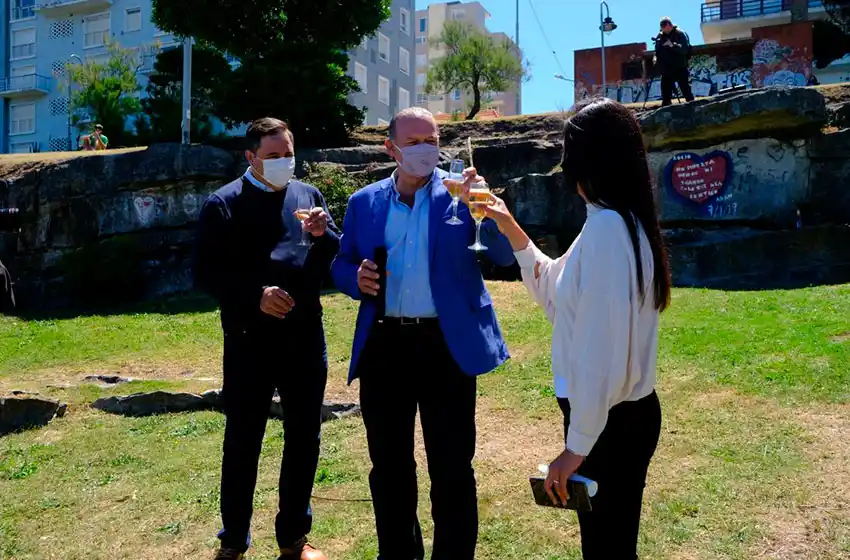 Berni destacó la importancia de "controlar la circulación viral y bajar los casos"