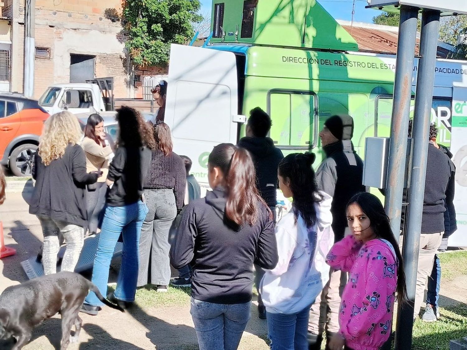 El registro civil móvil realizó 284 trámites en Villa Adela y Nebel