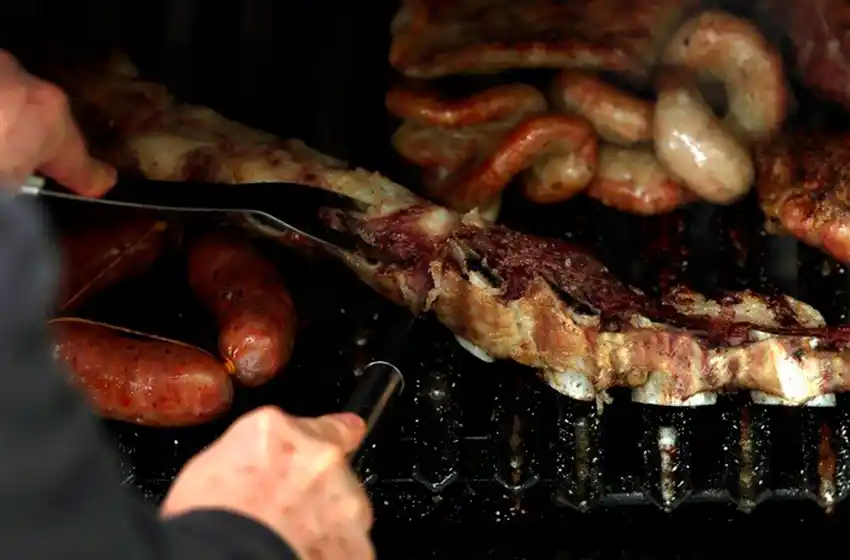 Horror: comía un asado en familia y murió atragantado con un trozo de carne